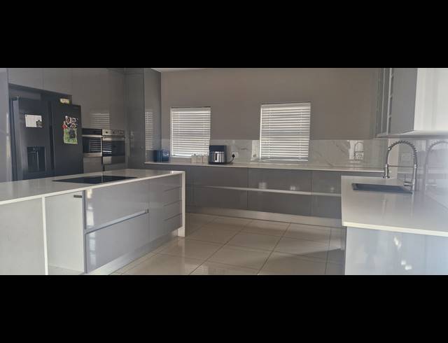 4 BEDROOM FREESTANDING FOR SALE IN SAVANNAH COUNTRY ESTATE